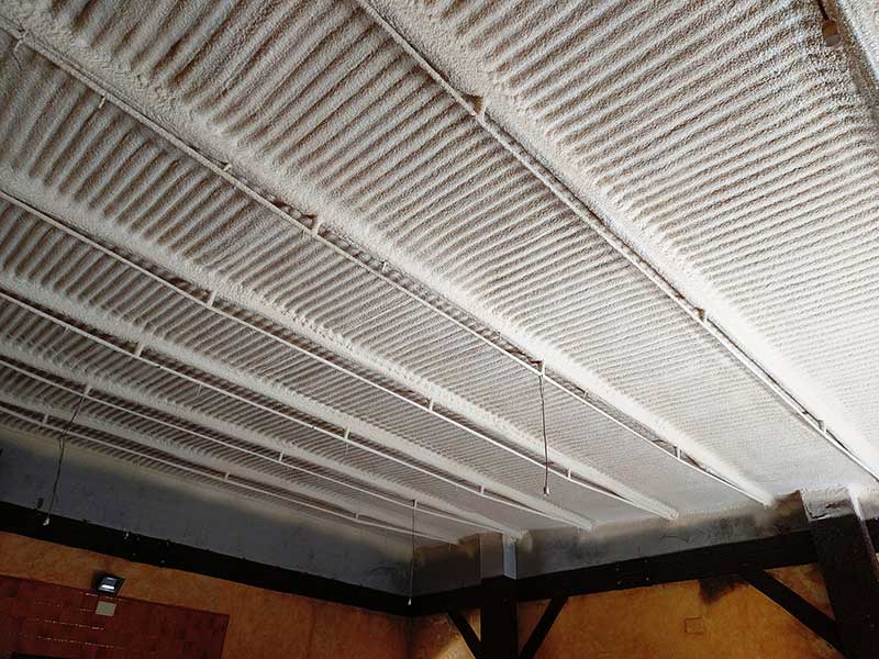 Techo de garaje aislado con poliuretano proyectado de Aislamientos Termyson en Huelva