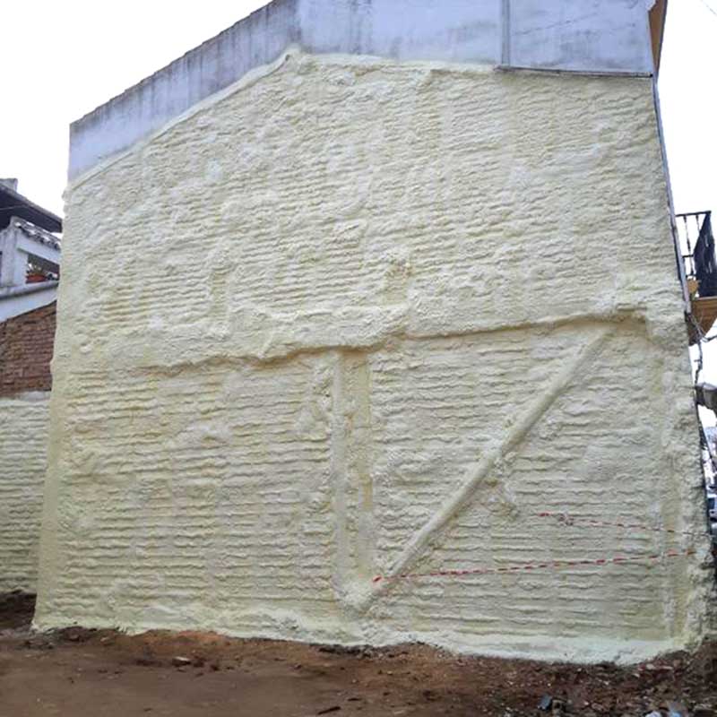 Protege tu fachada medianera de la intemperie con el poliuretano proyectado. 